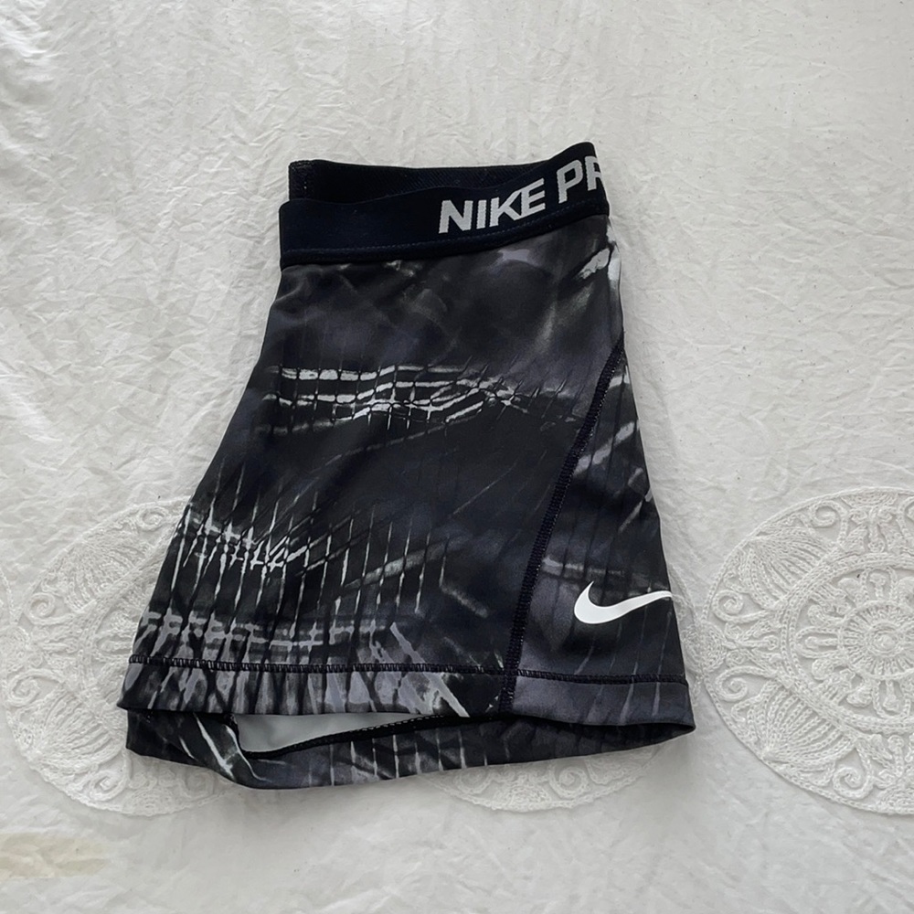 Size M black pattern Nike Pro spandex shorts